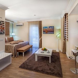 Zimmer mit Kingsize-Bett